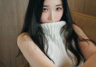下载这一组Bambi(밤비)的同人cos自拍，尚未被做烂的概念。