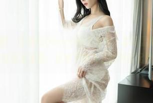 Feilin嗲囡囡 - 王婉悠Queen的写真里，套装显得妙不可言，我却在这里思索：这算不算大人的单调配色呢？