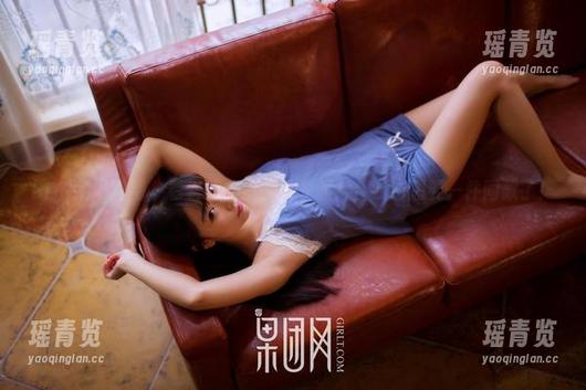 GIRLT果团网-莫雅淇 GIRLT果团网 - 看着莫雅淇的毛衣照片,我也想要一件同款了!