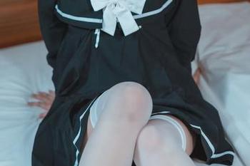 每次看到Jenny(정제니)的连衣裙，只想把这些美图都保存起来当壁纸。