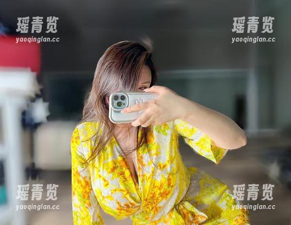 MIYA 微密圈 - 低胸裙:MIYA如何在公园成功引发一场小型时尚辩论?全套真是太刺激了!