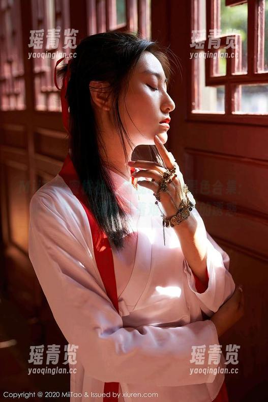 MiiTao蜜桃社 - 蜜蕊Mary黑色合集：小心深入，里面藏着难以抗拒的诱惑