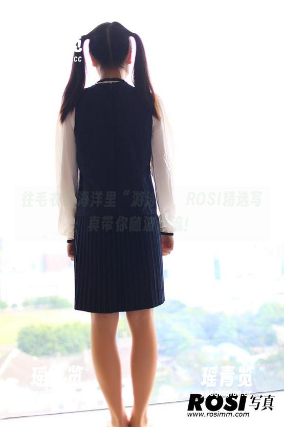 往毛衣的海洋里“游泳”，ROSI精选写真带你随波逐流！