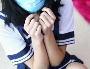 ROSI图集：粉嫩小学妹的制服游戏，穿搭出新花样