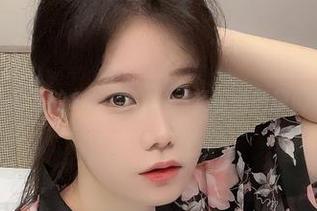 睡衣合集里的Sira(시라)：轻松就能撩的穿搭？