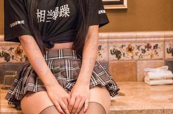TouTiao头条女神 - 梁芮溪的巴拉巴拉：美图合集，千万别跟她抢魔法！