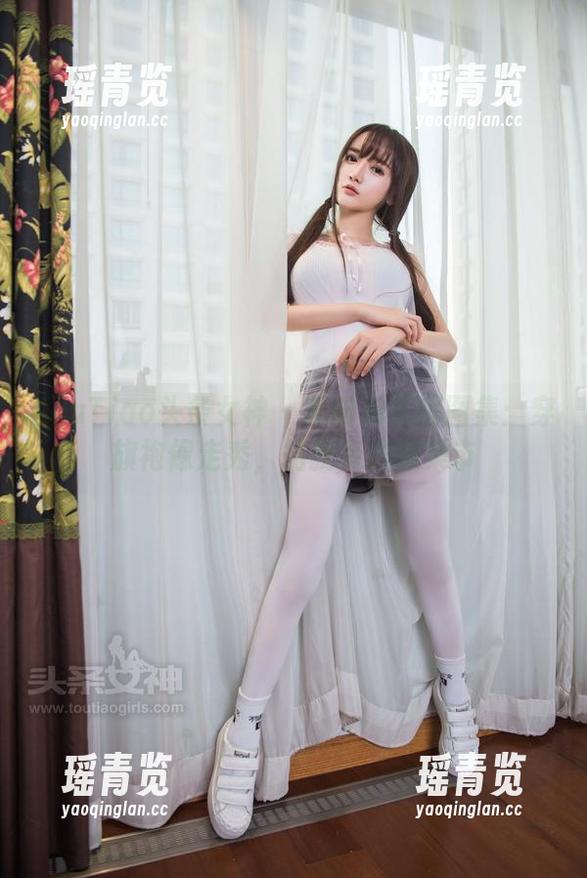 TouTiao头条女神 - 莫晓希私房图集：穿旗袍像走秀，站我旁边像集市