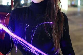 Xiuren秀人网 - 乔一一送来一份办公室私拍图包：只需一抬手，这座城市就透明了。