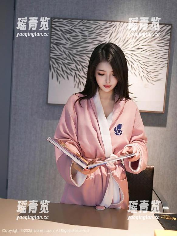 Xiuren秀人网 - 偷瞄奈汐酱nice的美脚，原图好像在跟我打招呼呢