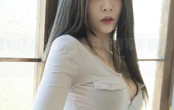 每一张Yuka(유카)的黑白福利写真都让人不自觉的想探究一下
