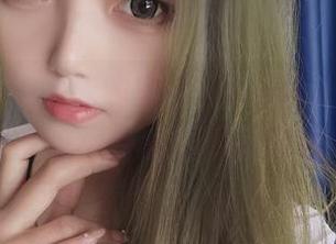 整个就是无圣光的氛围，eloise软软的写真把纯欲的柔软感展现得淋漓尽致。