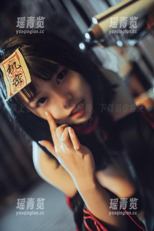带上七月喵子的眼镜图集，下载后你会突然变聪明？
