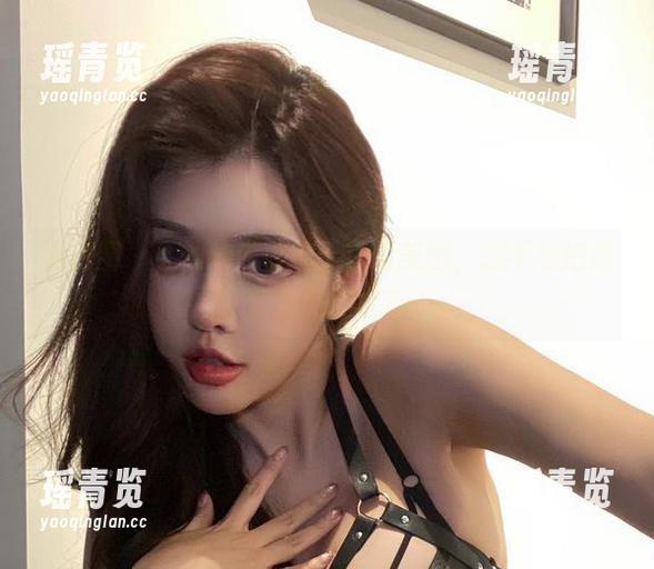 微密圈 - 金灿灿内衣加于芷晴美图，想不想把这壁纸贴满墙？