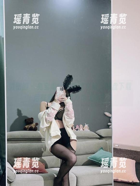 兔宝妮to 微密圈 - 兔宝妮to逼格连衣裙,网盘下载后有没有变得冷艳无比?