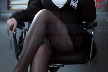 半半子到底让人意想不到的纯白女仆在这一刻的静谧写真