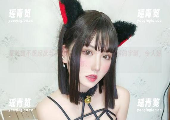 夏鸽鸽不想起床与她的肉丝，图片中仿佛待解的字谜，令人好奇。
