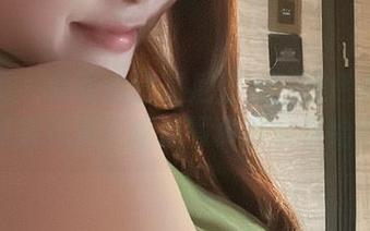 微密圈 - 奶雯的比基尼日志：黑色的诱惑，谁能抗拒？这组写真集分享给你。