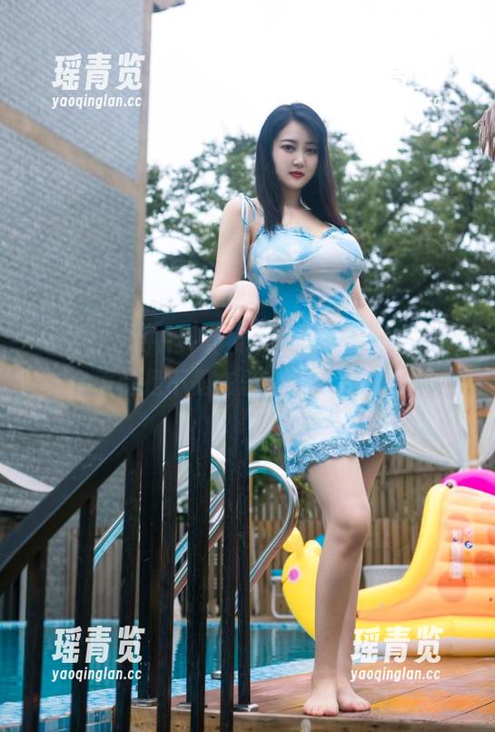微密圈 - 好H好女杀手的学生装图片，那个表情是不是在思考今天的作业？