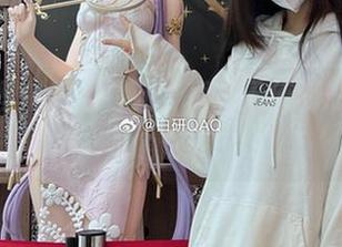 这图片里的妖君白研，真有天使的形态？还是个伪装？
