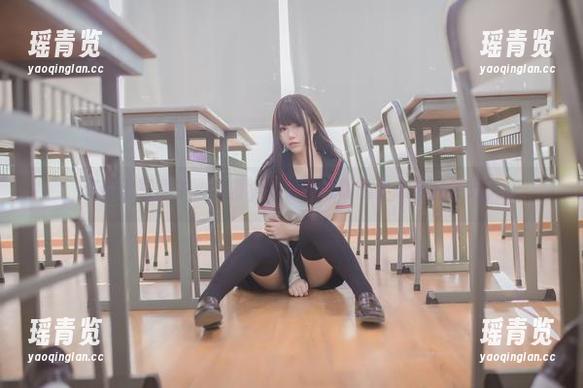 在高清写真中，宅夏yoko以透明的姿态轻轻游走。