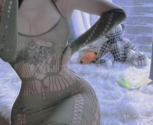 微密圈 - 炸裂！宋昱欣校服美图合集，让人眼前一亮又满头问号。
