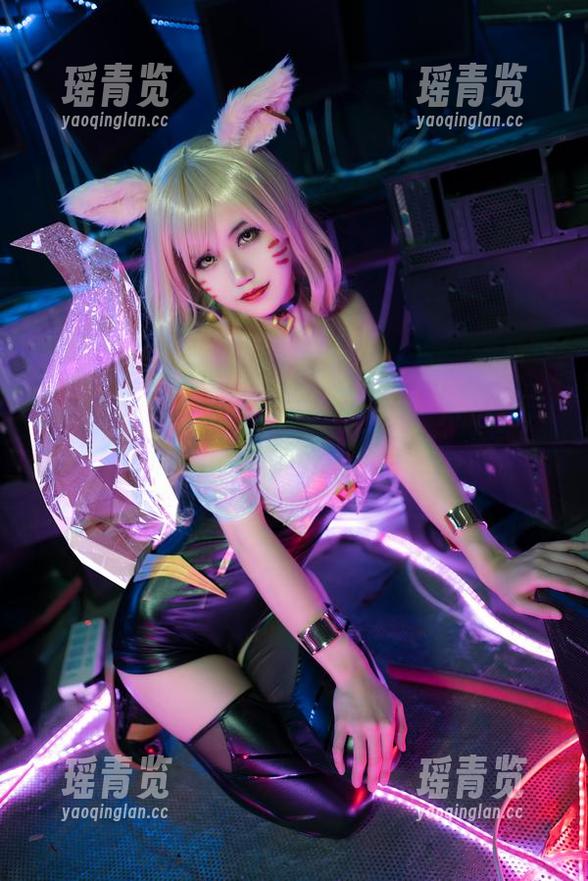 小仓千代w不止于此！最新图包中的SpiderGwen，让你们看看她的另一面。