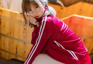 小仓千代w的内衣写真集：高清到几乎要出屏幕了，好想把她这条内衣借来试试。