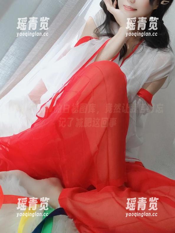 小仓千代w的白裙图库，竟然让我暂时忘记了减肥这回事