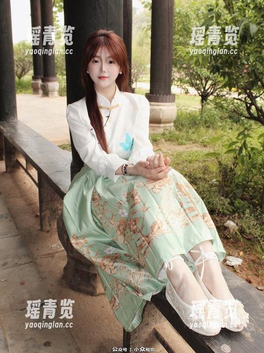 小众视觉 - 这姿态！高清双人，婷婷与友人，感觉中间夹杂着点小心思。