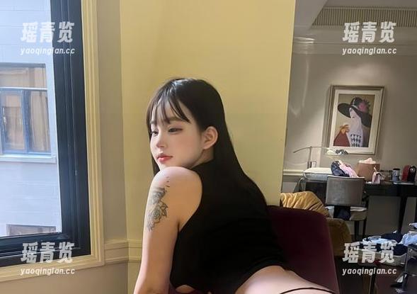 小优优子 微密圈 - 小优优子的夏天套图:又到了让人喷鼻血的时刻,只能把窗帘拉上,才能心平气和地看。
