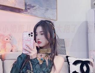 这“小小奶瓶儿”又放大招了，空姐高清作品集早就想看！