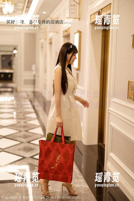 尤蜜荟 - 你以为只是兔女郎？思淇Sukiiii的写真集资源里藏了多少心思？