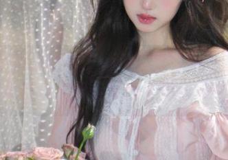 私房写真里的怡子yiii，清纯如同海中的一朵白云，飘走就没了那么点滋味