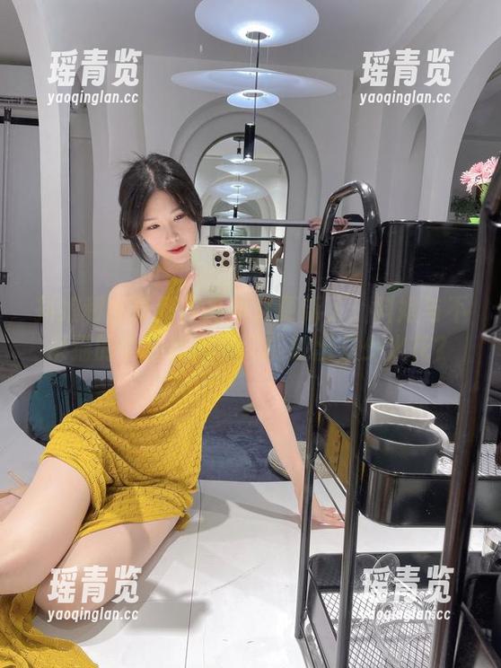 抖娘利世最新作品集又更新了：抖娘与不呆猫的黑白旗袍，又能擦出多少火花？
