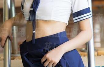 推女神 - 伍月yuer的套图：连衣裙像搭错线的高压电，高清版随时都能引发小火花！