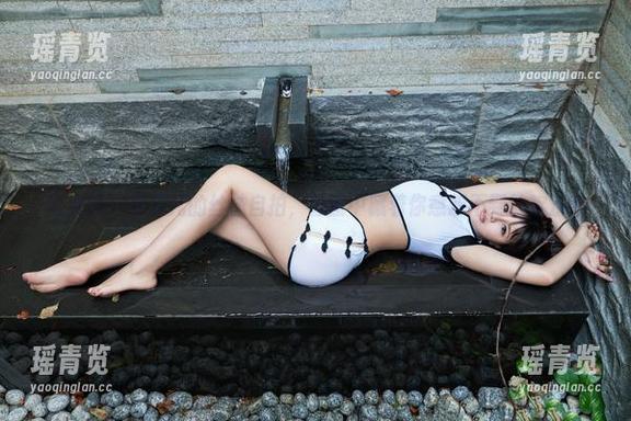推女郎 - 松果儿的丝袜自拍，套图中藏着你意想不到的欢乐哦
