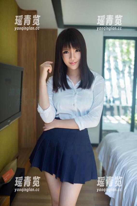 推女郎 - 连欣的连衣裙套图：我也想试试，在家穿着连衣裙，结果换澡衣就成常态！