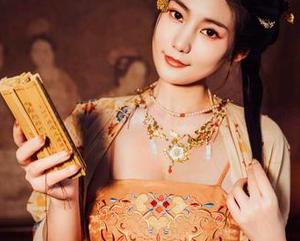 图库精选里的星澜是澜澜叫澜妹呀礼服：一身礼数就为这一刻！