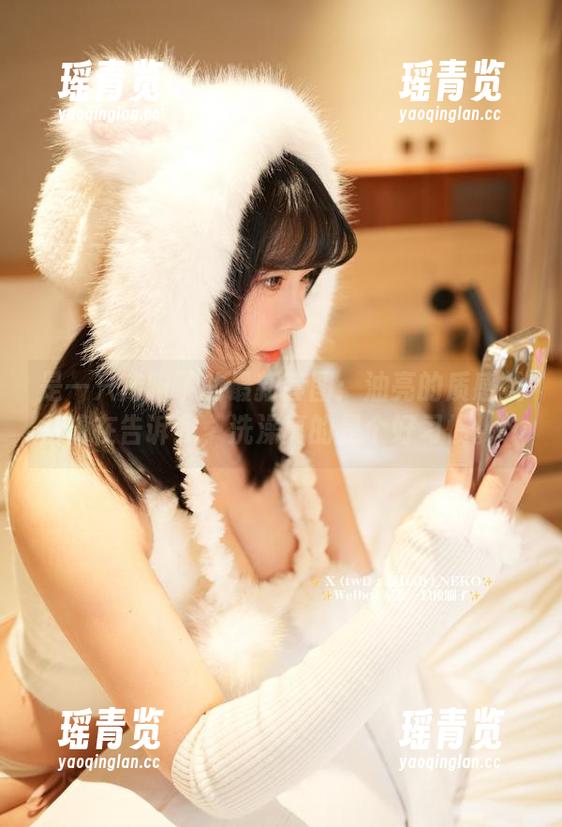 是一只废喵了 是一只废喵了的最新套图:油亮的质感就像在告诉我,洗澡真的是个好习惯。