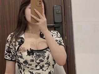 微密圈 - 是可馨耶的裸足写真，下载后你还有勇气见同事吗？