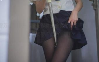 手握免费万圣节图片，木花琳琳是勇者化身了“女巫”，希望你敢来共享“魔力”啊！