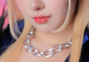 杏仁曲奇的“忏悔修女”，原图和你我更多只在一线之间