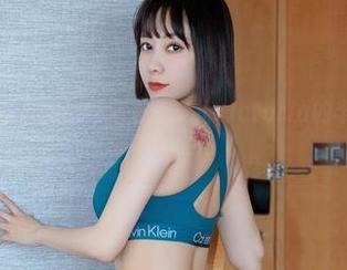 微密圈 - 私拍合集终极指南：果儿Victoria的半腿肉丝大揭密！