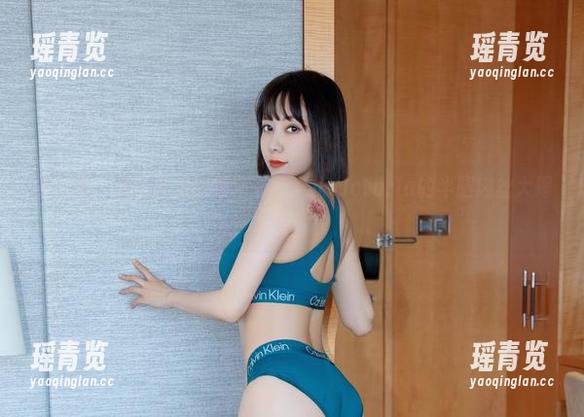 微密圈 - 私拍合集终极指南：果儿Victoria的半腿肉丝大揭密！