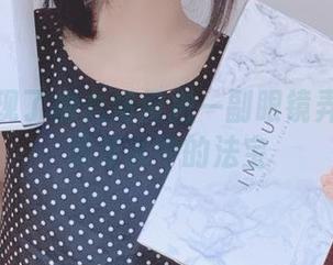 照片展现了柳丸如何把一副眼镜弄得好像是传说中的法宝