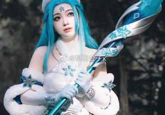 最新图包上线，桃墨公子也太会展示美足了吧！