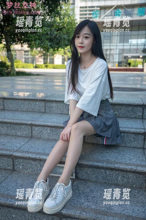 梦丝女神 - 9分颜值的璇璇，她的美图不仅充电手机，墙壁也要装上一波！