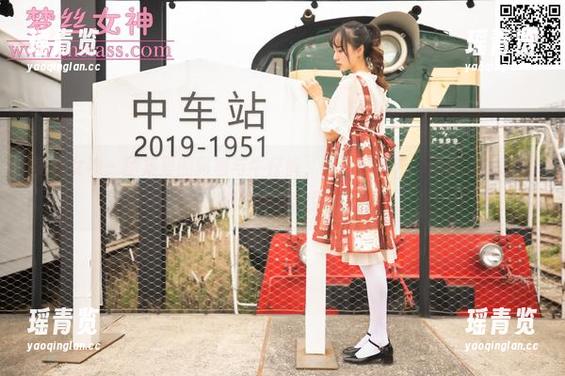 梦丝女神 - 图集里的郭襄与牛仔裤，明明没圣光，却被逼着直面我的审美疲劳。