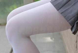 森萝财团 - 定制每一个细节：小夜的“月下006”，透亮的白丝轻薄到快飘走了。