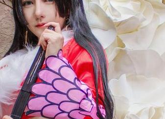 看樱晚gigi在浴缸里玩水，下载这套作品集，狂喜和心烦交织。